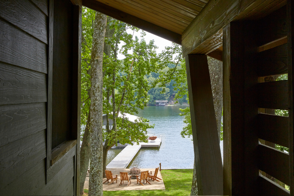 From Dock to Living Room: Seamless Transitions in Lakefront Homes